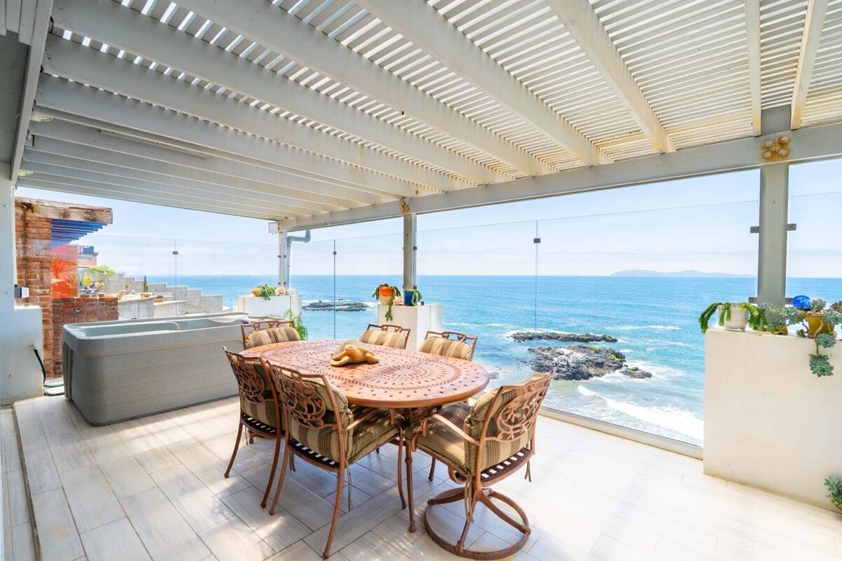 Terrace dining above the Pacific